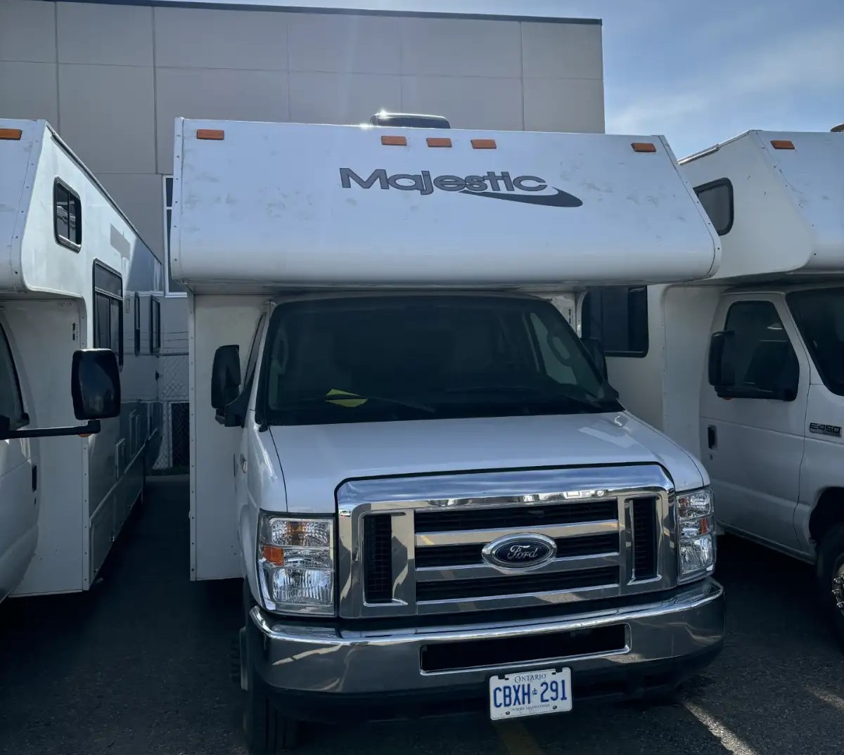 Expedition vehicle showcasing sovereign mobility capability