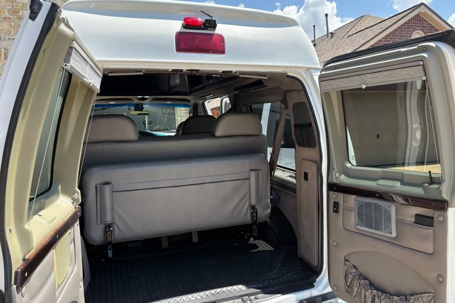 2004 Ford E-150 High Top Conversion Van - Image 5